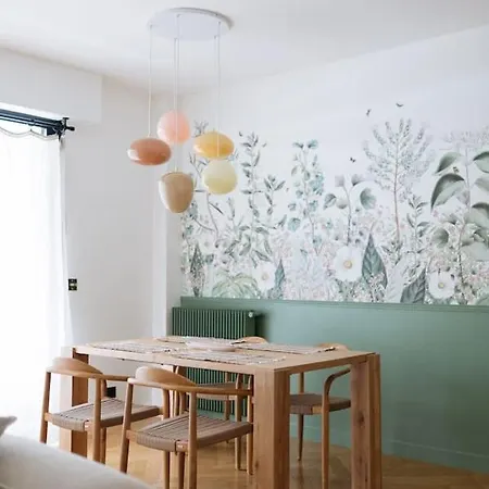 16th Foch Apartment *