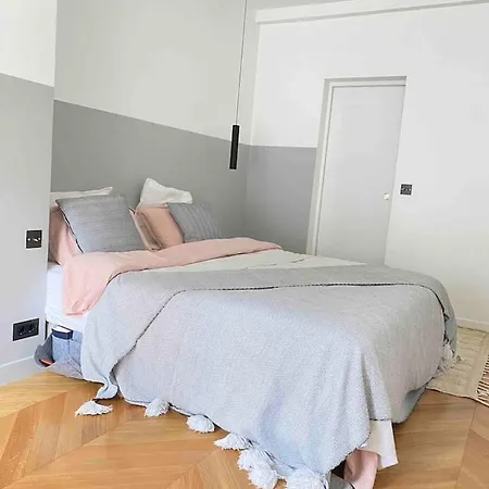 16th Foch Apartment