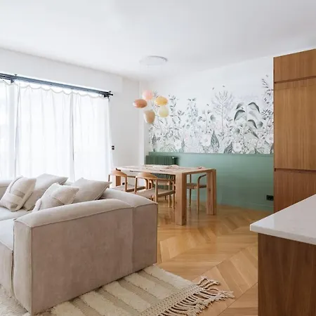 16th Foch Apartment *